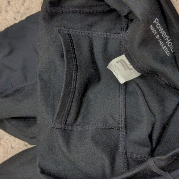 PowerHold by Fabletics black leggings 3 pockets mesh side panels high rise crop - Picture 5 of 6